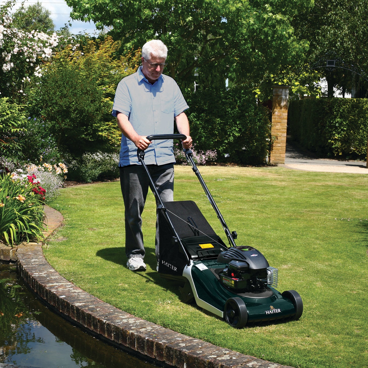 Lawn Mowers With Grass Collectors – Oakleys Garden Machinery